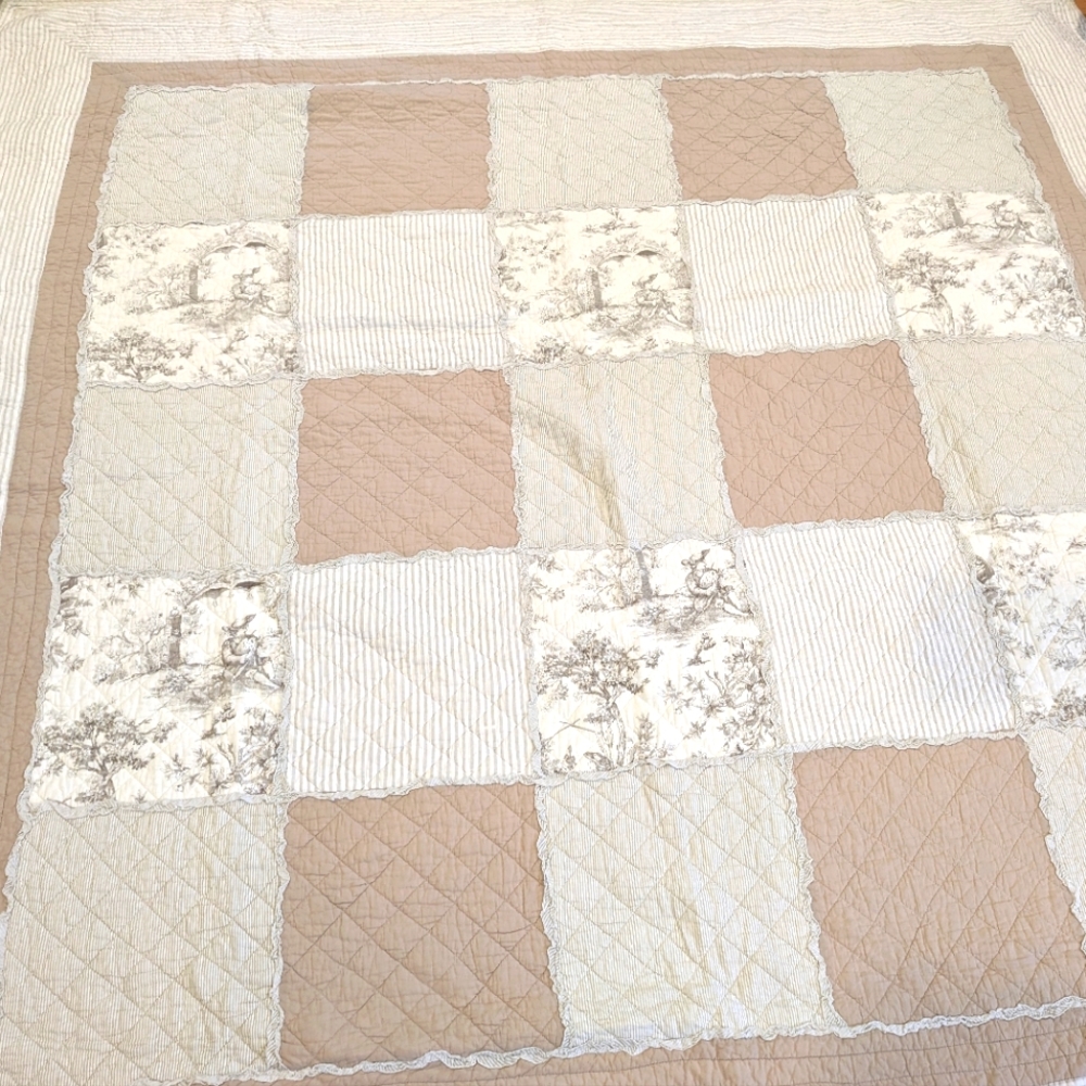 Tan and cream quilt, full/queen size